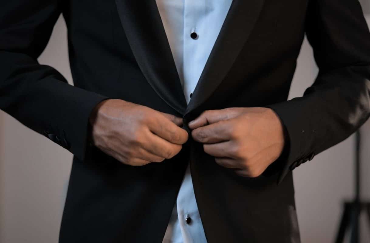 Cómo usar un smoking para boda correctamente